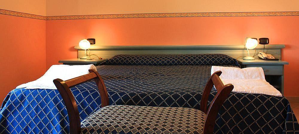 Hotel Le Palme Сант'Анна-Аррезі Екстер'єр фото