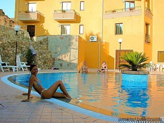 Hotel Le Palme Сант'Анна-Аррезі Екстер'єр фото