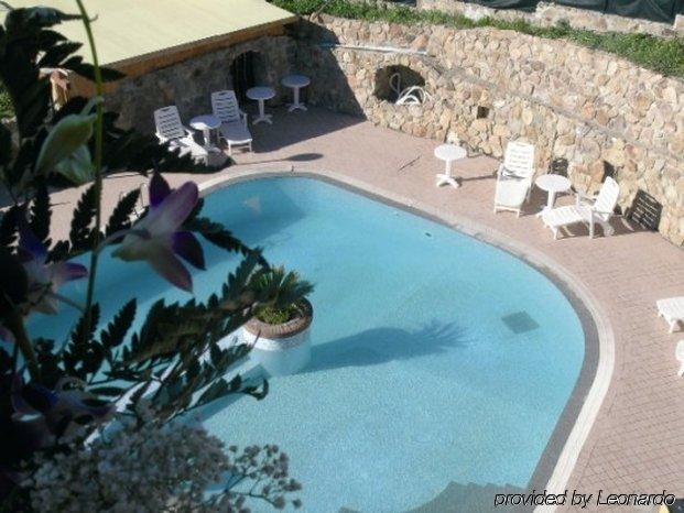 Hotel Le Palme Сант'Анна-Аррезі Екстер'єр фото