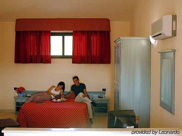 Hotel Le Palme Сант'Анна-Аррезі Екстер'єр фото